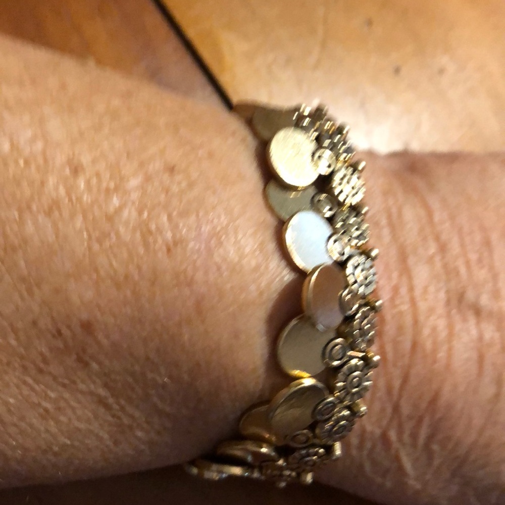 Gold stretch bracelet